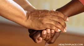 La descripcion es: Mental health support groups can helpful for some, but is it for you? Learn more about mental health support groups at HealthyPlace